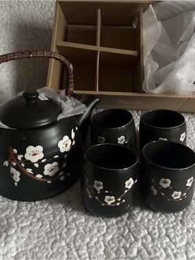 Tiger Lily Black Floral Ceramic Tea Set - 5 Piece